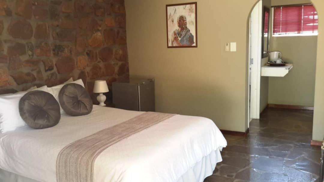 Khan River Lodge Wilhelmstal Екстер'єр фото